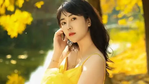 70岁爷爷背孙子徒手爬悬崖